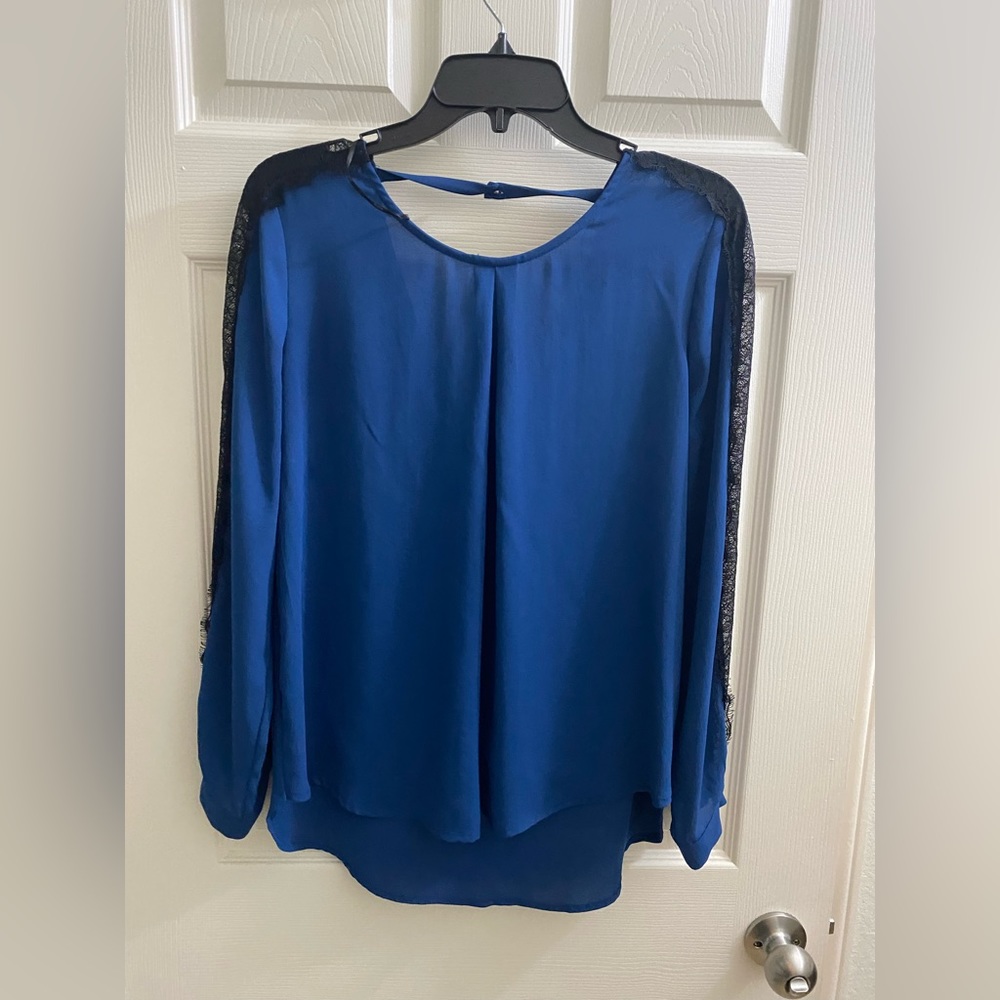 Long sleeve blouse pretty blue color